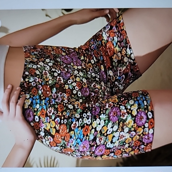 #65 Floral Stretch Activewear Shorts - Picture 7 of 10